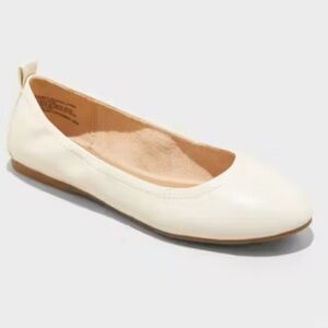 Anastasia ballet flats cream off white 9.5 NEW NWT